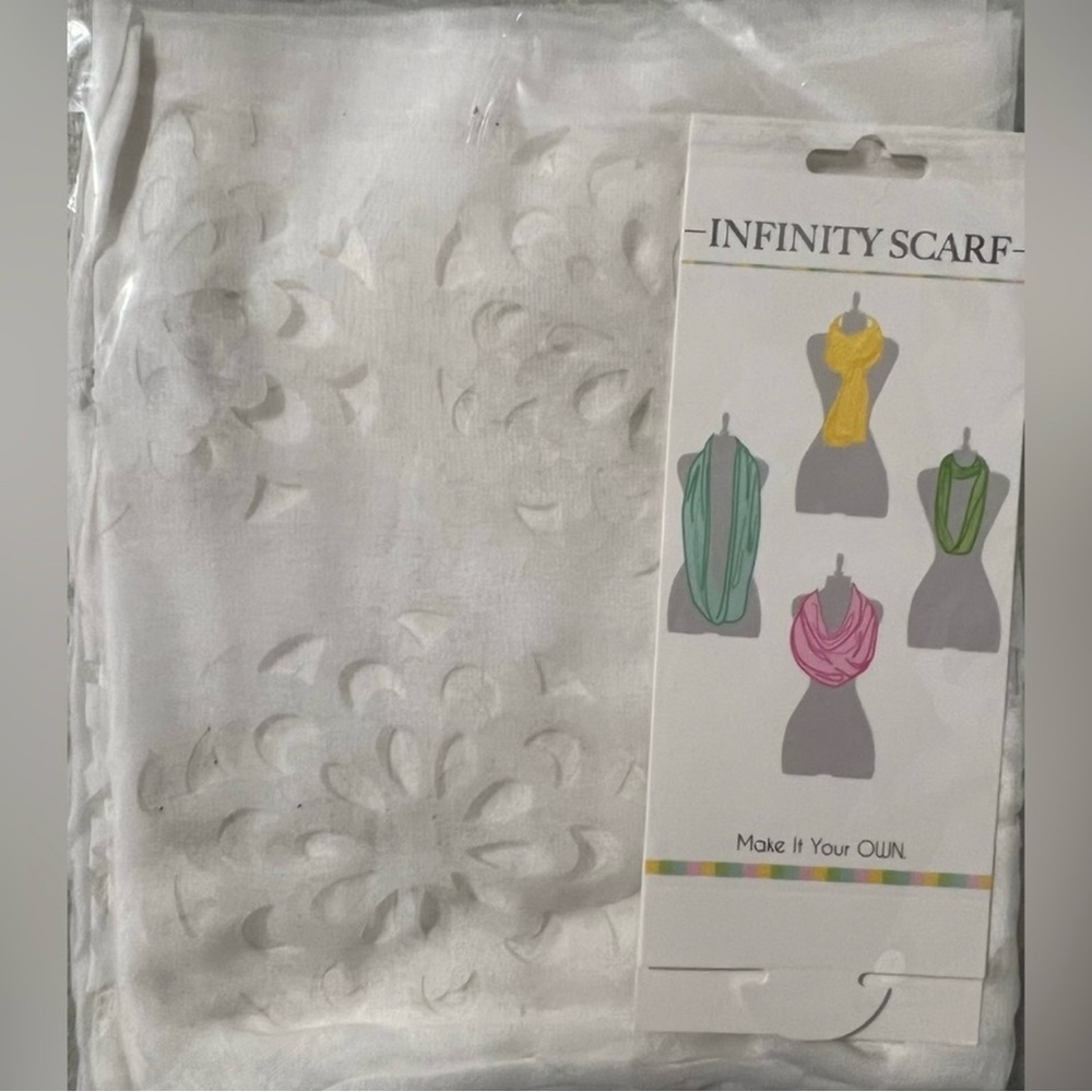 💥NWT Infinity Scarf Laser Cutout White Floral Thin Polyester Oblong